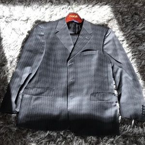Daniel Cremieux Italian wool grey pinstriped suit.